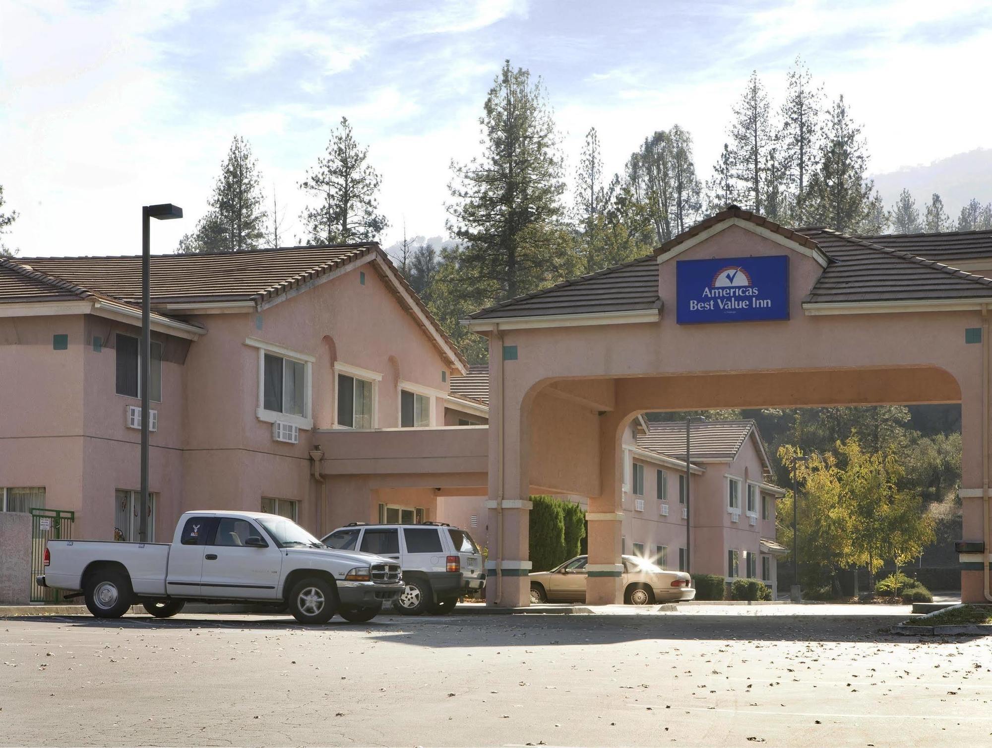 Vista Yosemite Inn Oakhurst Exterior photo