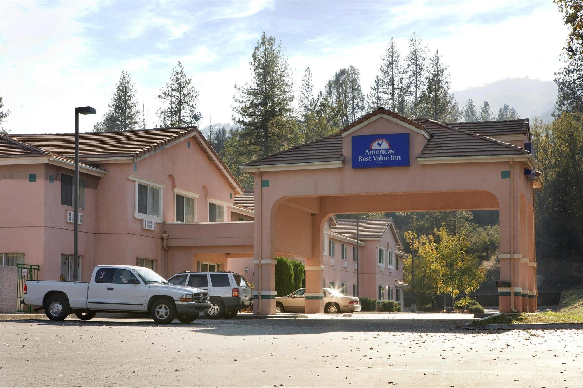 Vista Yosemite Inn Oakhurst Exterior photo