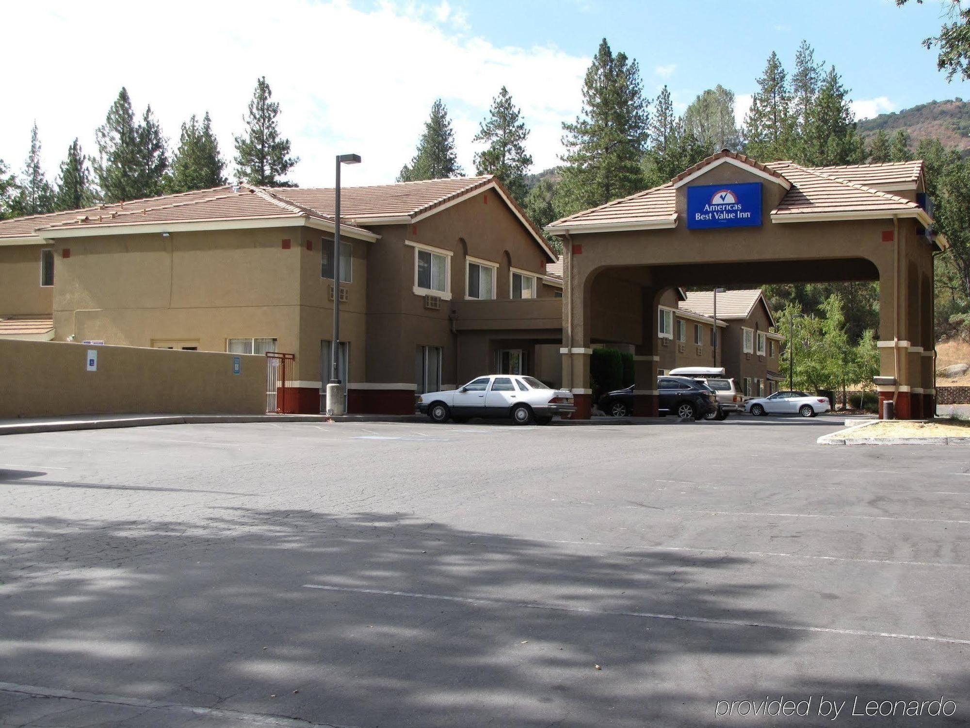 Vista Yosemite Inn Oakhurst Exterior photo